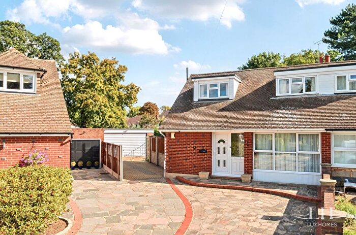 3 Bedroom Bungalow For Sale In Beverley Close, Emerson Park, RM11