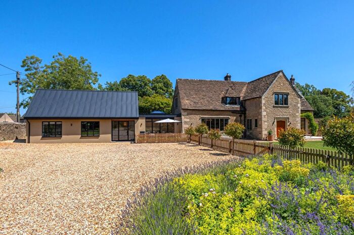 5 Bedroom Link Detached House For Sale In Pickwick, Corsham, SN13