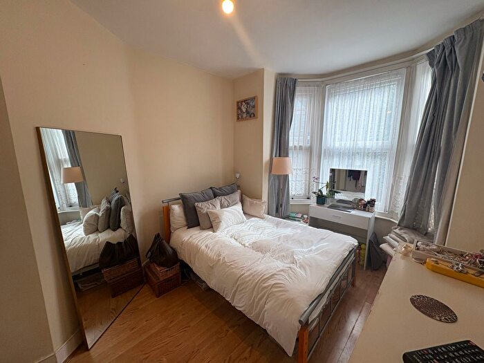 1 Bedroom Flat For Sale In Springfield Road, London, N15