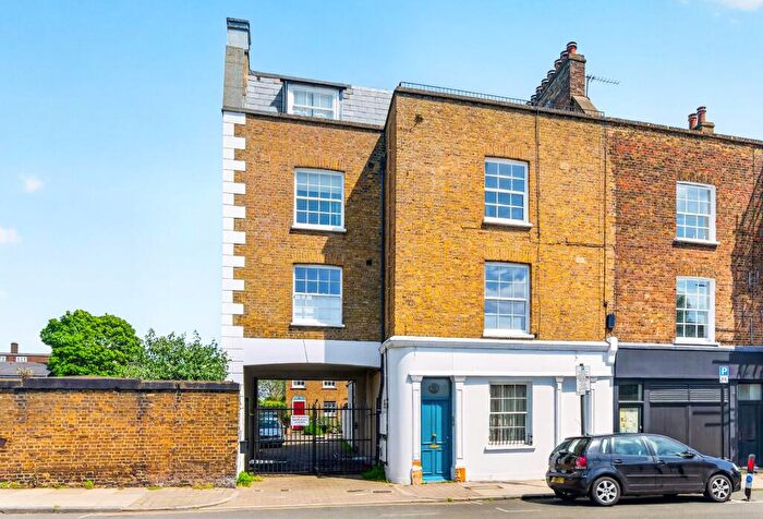 2 Bedroom Apartment For Sale In - Roman Way, London, N7