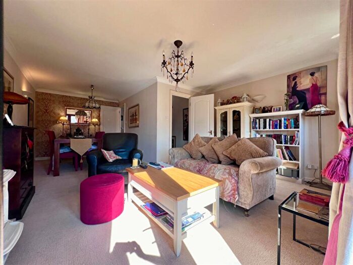 3 Bedroom Terraced House For Sale In Lock Close, Stratford-Upon-Avon, CV37