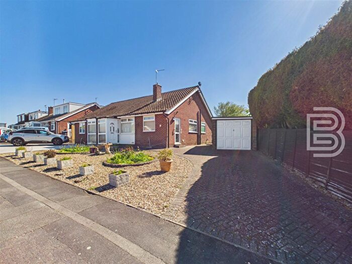 3 Bedroom Semi-Detached Bungalow For Sale In Thackeray Close, Hillside, Rugby, CV22