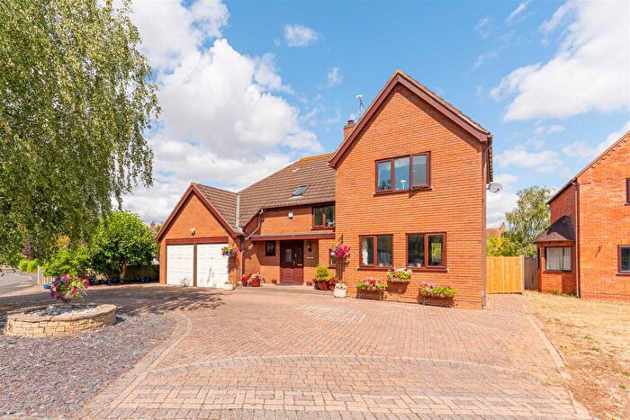 4 Bedroom Detached House For Sale In Gloster Gardens, Wellesbourne, Warwick, CV35