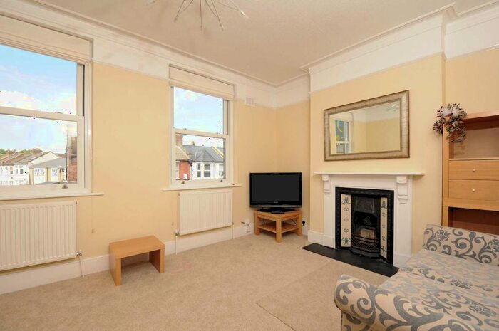1 Bedroom Flat To Rent In Garratt Lane, London, SW18