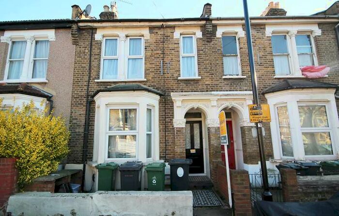 3 Bedroom Flat To Rent In Melford Road, Leytonstone, E11
