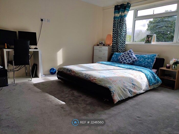 2 Bedroom Flat To Rent In Elmhurst Lodge, Sutton, SM2