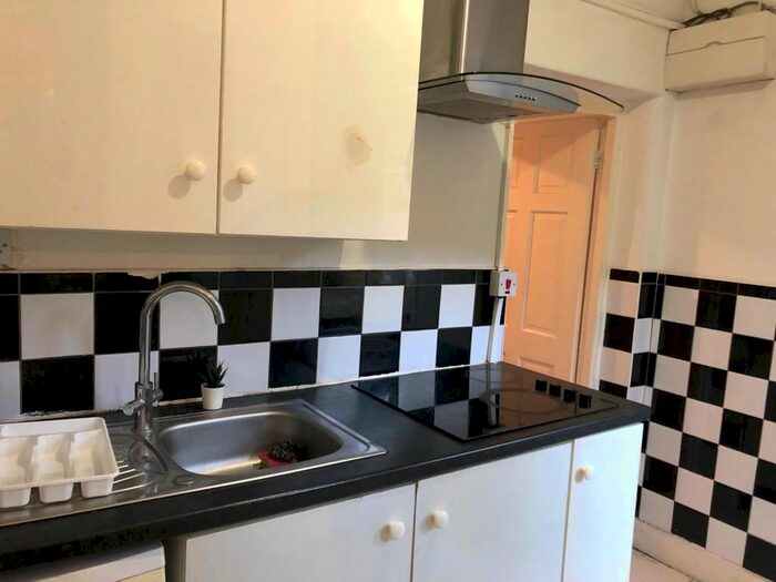 Studio To Rent In Chingford Road, London, E17