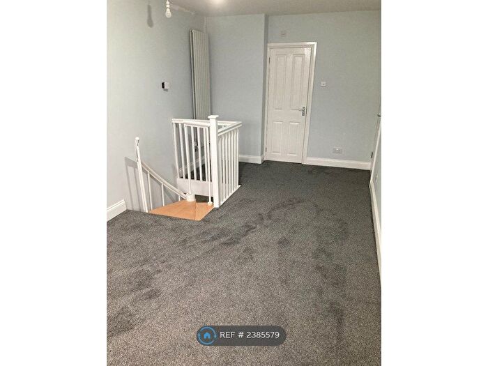 1 Bedroom Flat To Rent In Disraeli Crescent, High Wycombe, HP13