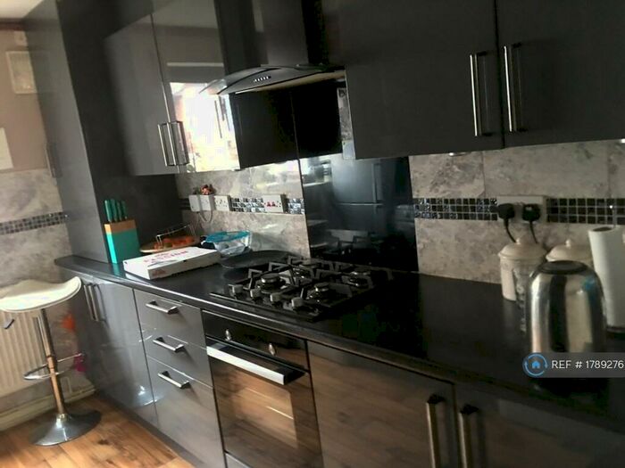 2 Bedroom Terraced House To Rent In Harley Street, Nottingham, NG7