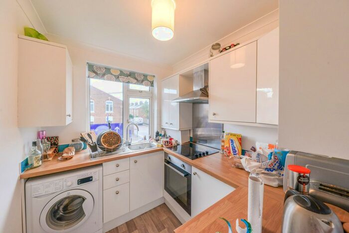 1 Bedroom Flat To Rent In Sutton Road, St.Albans, AL1