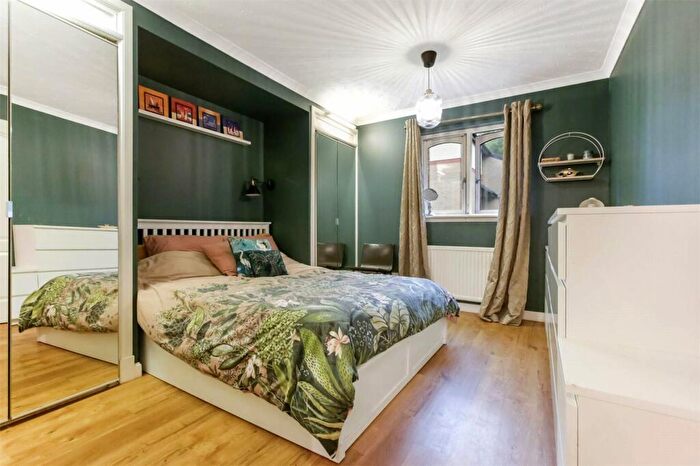 2 Bedroom Flat For Sale In Riverside Park, Linnpark Avenue, Netherlee, East Renfrewshire, G44