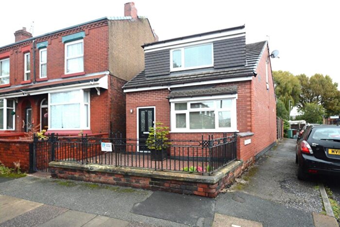 2 Bedroom Detached House For Sale In Cemetery Road, Droylsden, M43