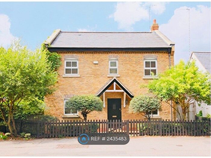 4 Bedroom Detached House To Rent In Cockfosters Road, London, EN4