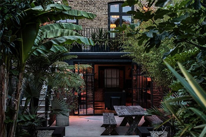 4 Bedroom Terraced House For Sale In Colvestone Crescent, London, E8