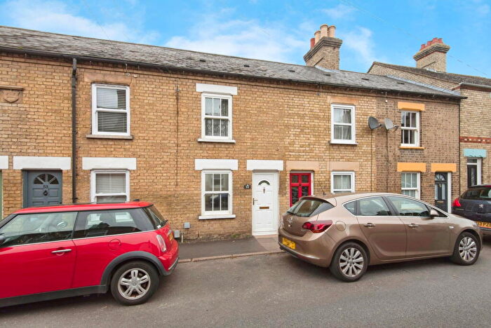 2 Bedroom Terraced House For Sale In Lawrence Road, Biggleswade, SG18