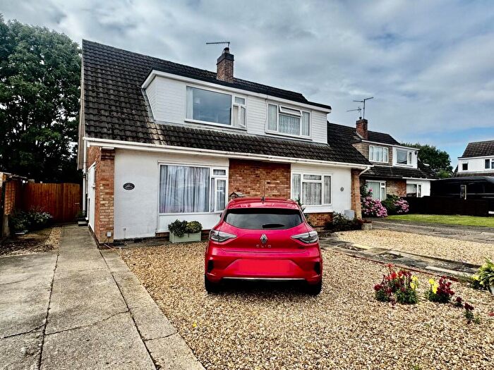 3 Bedroom Semi-Detached House For Sale In Oakleigh Close, Raunds, Wellingborough, NN9