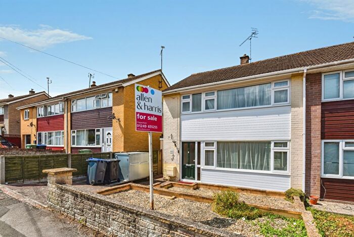 Semi-Detached House For Sale In Hardens Mead, Chippenham, SN15