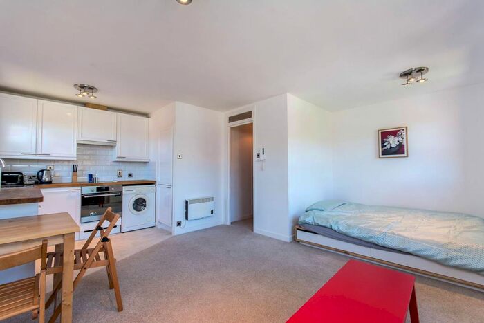 Studio To Rent In Mayfield Road, Shepherd's Bush, London, W12