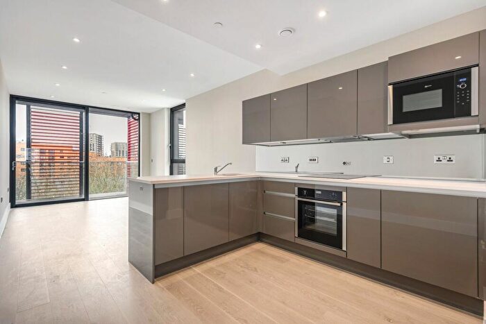 2 Bedroom Flat To Rent In Gwynne Road, Battersea, London, SW11