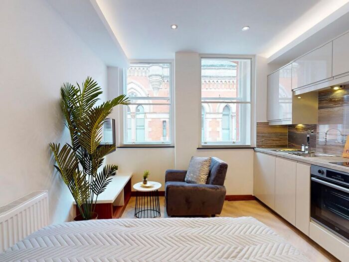 Apartment To Rent In Apt, Live Oasis Piccadilly #, M1