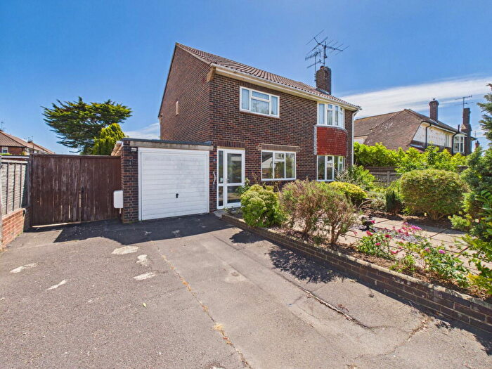 2 Bedroom Flat For Sale In Gaisford Road, Worthing, BN14