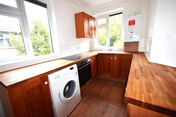 2 Bedroom Maisonette To Rent In Courtlands Drive, Watford, WD17
