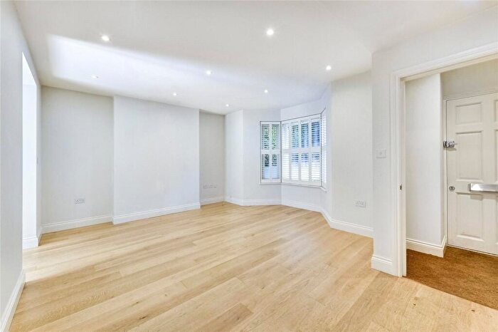 2 Bedroom Apartment To Rent In Ramsden Road, London, SW12