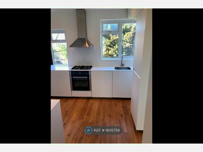 1 Bedroom Flat To Rent In South Woodford, South Woodford, E18