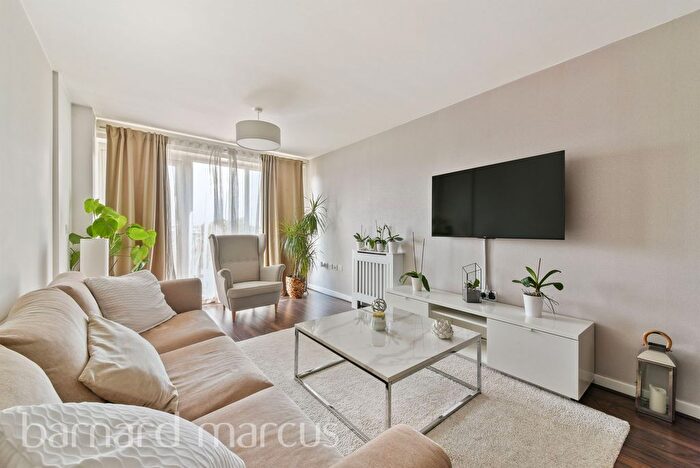 2 Bedroom Flat To Rent In Whitestone Way, Croydon, CR0