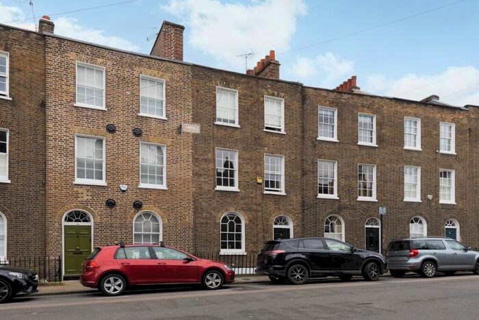 3 Bedroom Terraced House To Rent In Charlton Place, London, N1