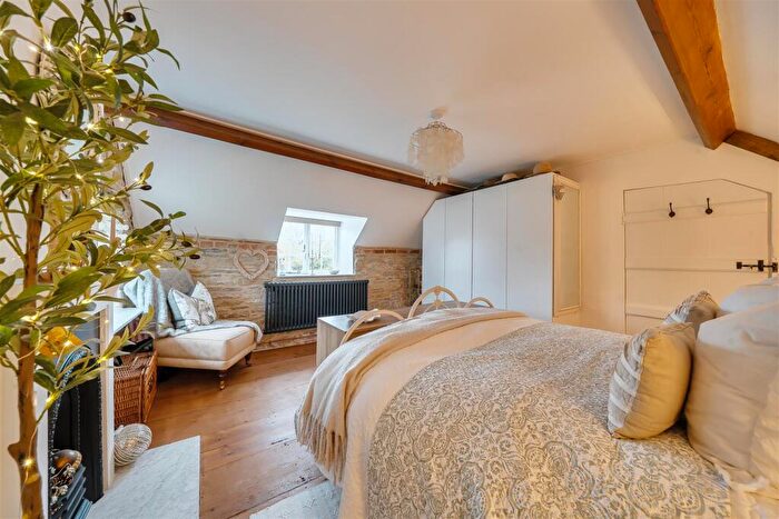 3 Bedroom House For Sale In Valley Road, Swanage, BH19 - Photo 9