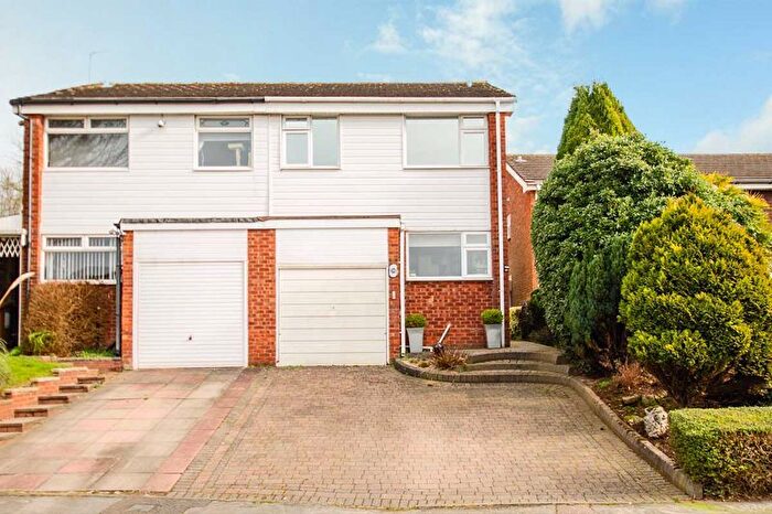 3 Bedroom Semi-Detached House For Sale In Garrick Road, Lichfield, WS13