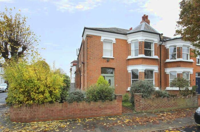 4 Bedroom Semi-Detached House To Rent In Orpington Road, Winchmore Hill, N21