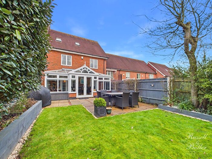 4 Bedroom Town House For Sale In Aris Way, Buckingham, Buckinghamshire, MK18