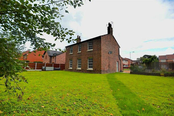 4 Bedroom Detached House To Rent In Wythenshawe Road, Wythenshawe, Manchester, M23