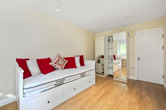 Studio To Rent In Partington Close, Archway, London, N19