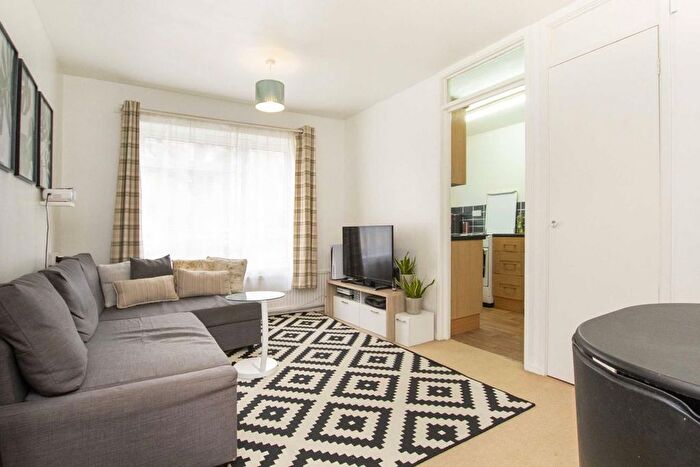 1 Bedroom Flat To Rent In Pincott Road, Wimbledon, SW19