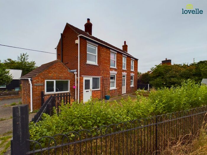 3 Bedroom Detached House To Rent In Gainborough Road, Middle Rasen, LN8