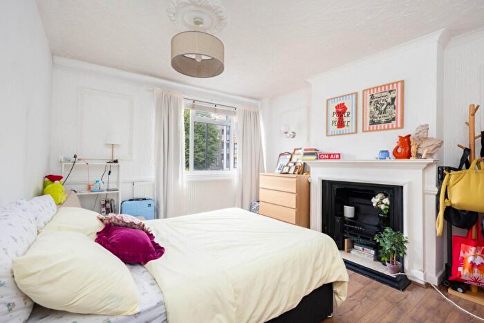 4 Bedroom Flat To Rent In Fellows Court, Weymouth Terrace, London, E2