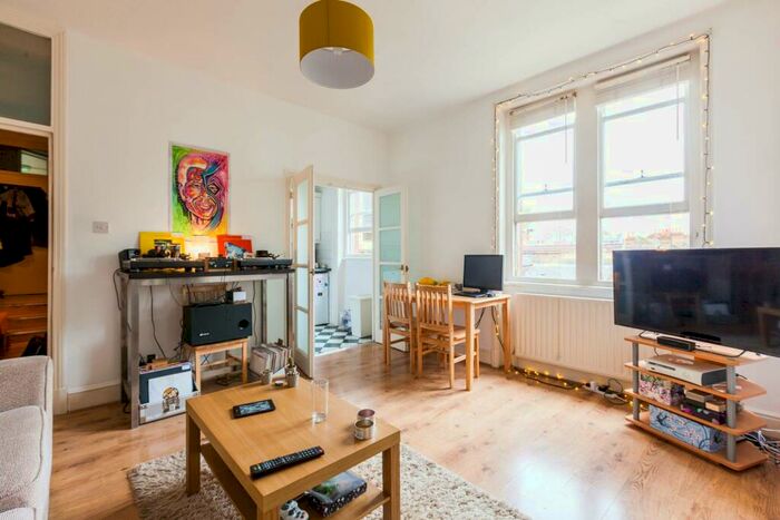 1 Bedroom Flat To Rent In Cormont Road, Camberwell, London, SE5