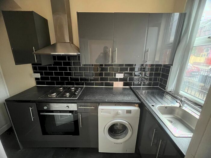 2 Bedroom Flat To Rent In Bexley Terrace, Leeds, LS8