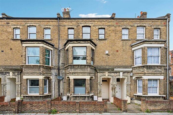 3 Bedroom Flat For Sale In Surrey Square, Walworth, SE17