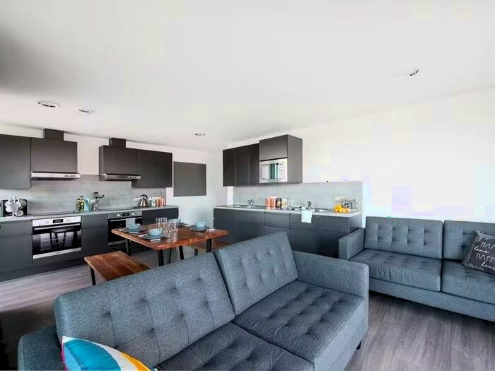 Apartment To Rent In Newmarket Road, Cambridge, CB5