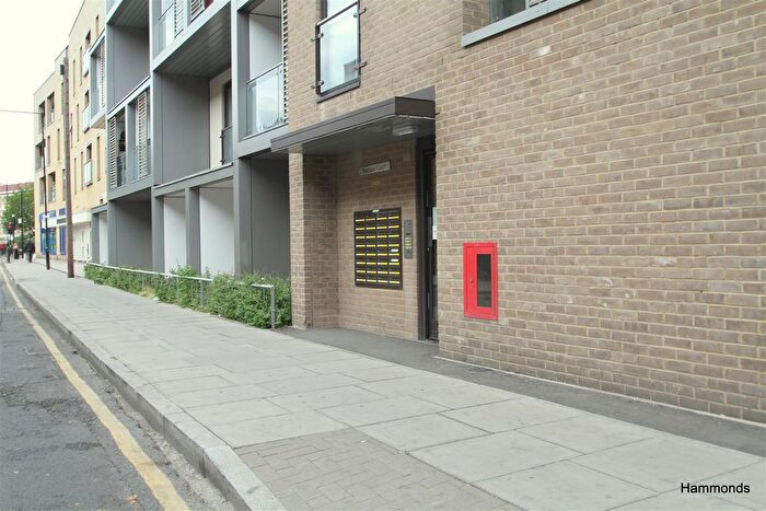 2 Bedroom Flat To Rent In Bow Common Lane, London, E3