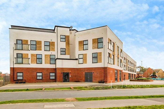 3 Bedroom Flat For Sale In Longacres Way, Chichester, West Sussex, PO20