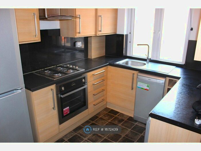 2 Bedroom Maisonette To Rent In Greenhill Way, Harrow, HA1