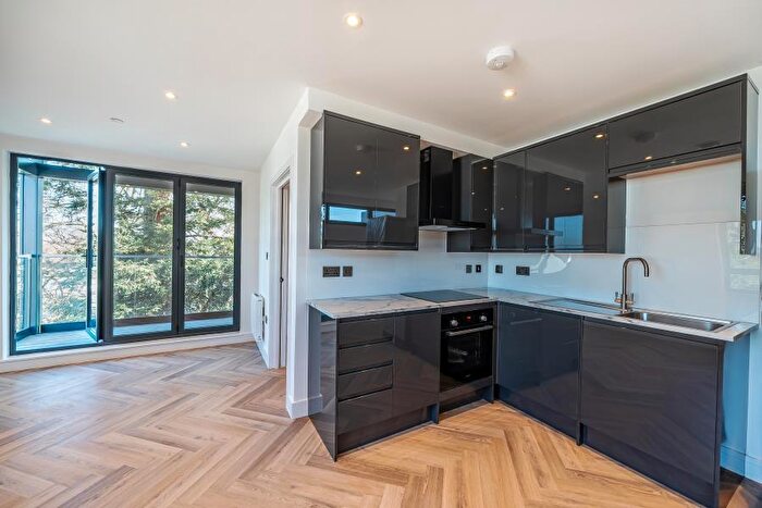 1 Bedroom Flat To Rent In Weybridge, Surrey, KT13