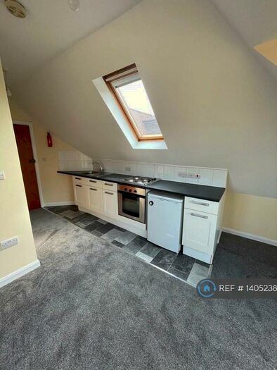 Studio To Rent In Brentmead Place, London, NW11