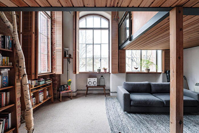 2 Bedroom Flat For Sale In Manhattan Building, Bow, E3