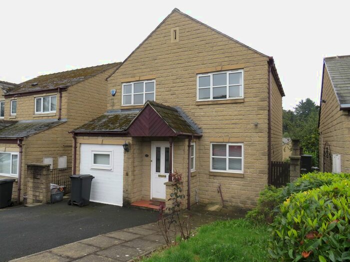 3 Bedroom Detached House To Rent In Heath Lea, Halifax, HX1